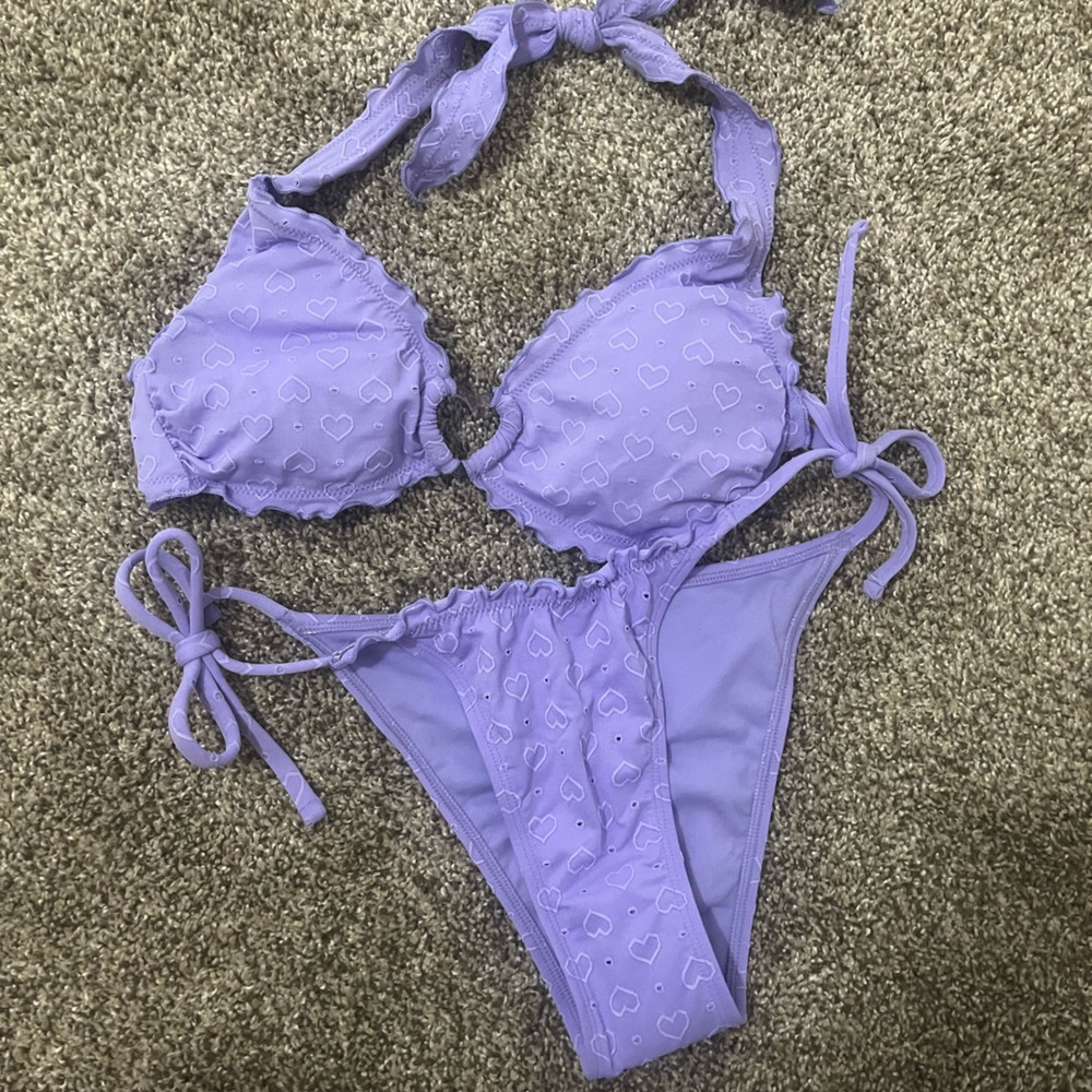 Never worn size small bikini set!